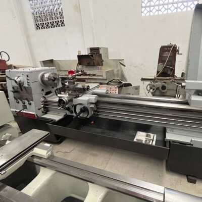 torno marca Colchester dimensiones de 18_ x 1.5 metros