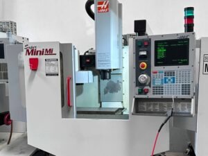 25 Centro de maquinado HAAS SUPER MINI MILL 2003