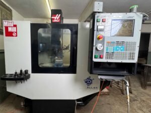 36 Centro de maquinado HAAS MINI MILL 2003